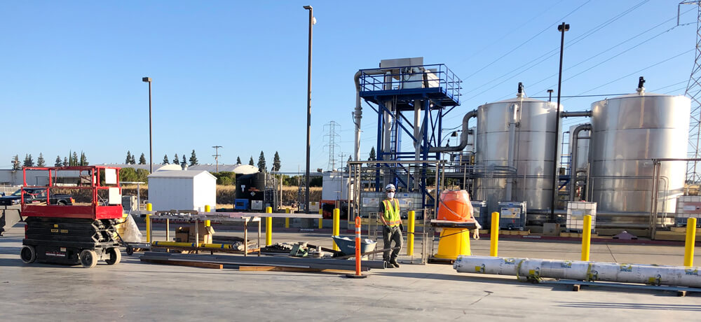 crew-solo-outdoors_IMG_0086 crew member with mask on construction site