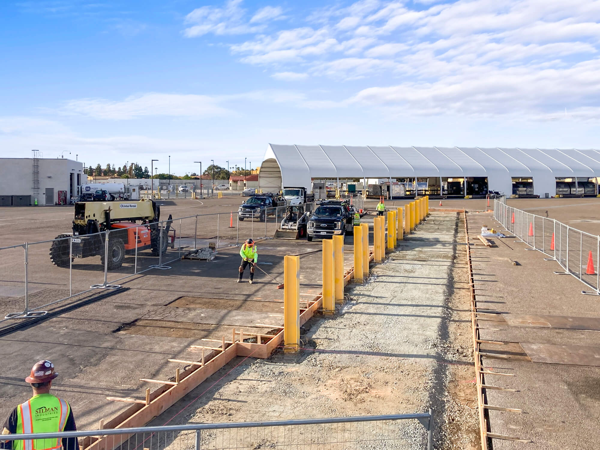 civil construction: earthwork and forms for truck depot at air cargo facility