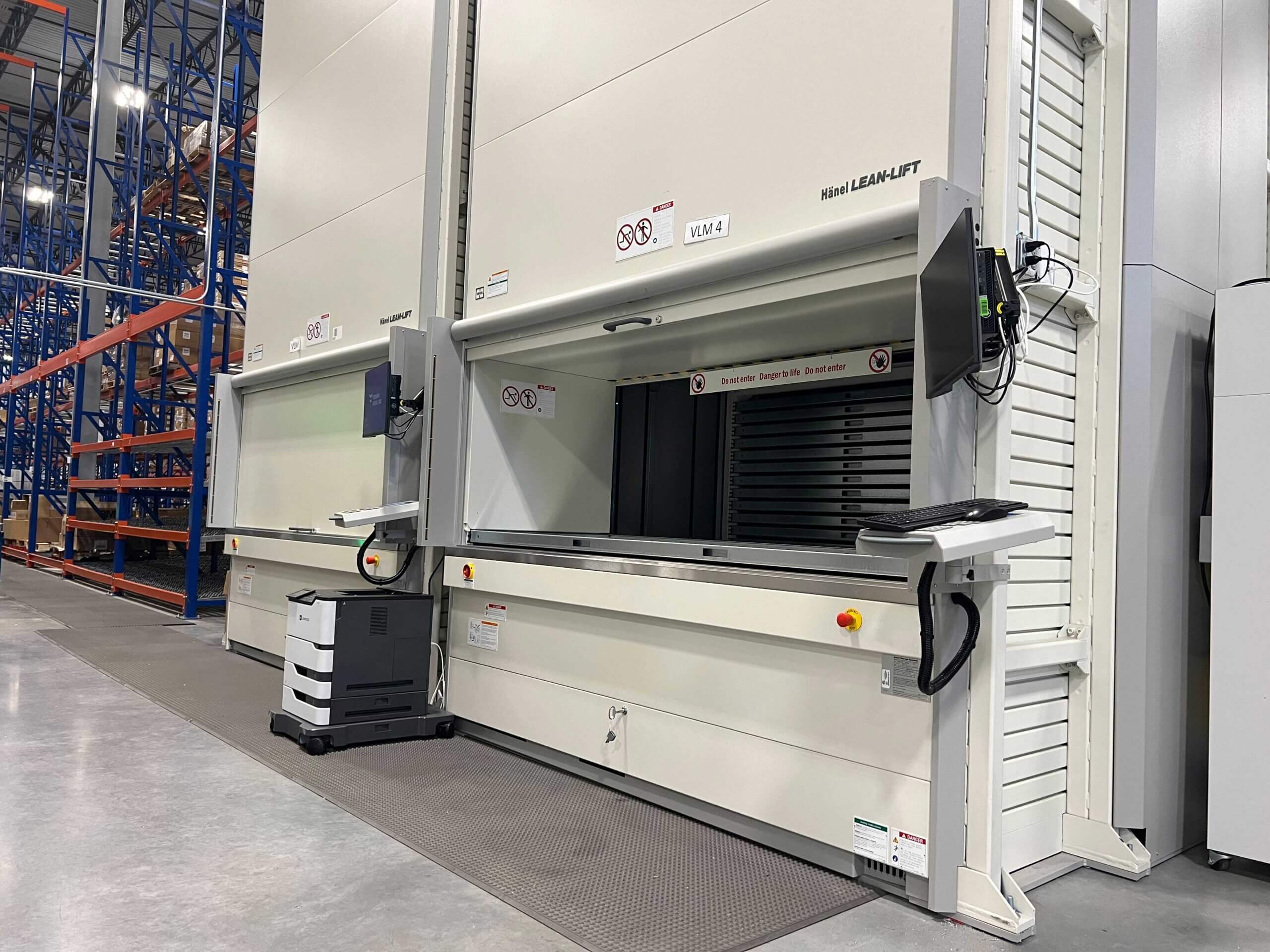 operator bay for hanel vertical strorage system