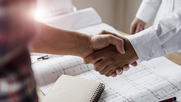 client working with general contractors shake hands