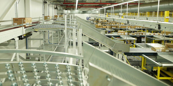 conveyor sortation at distribution center