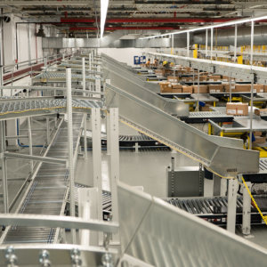 conveyor in levi strauss distribution center, case study