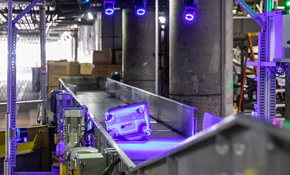 airport baggage handling system conveyor and scanner