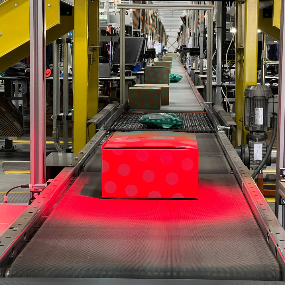weigh and dimension solution in a fulfillment center